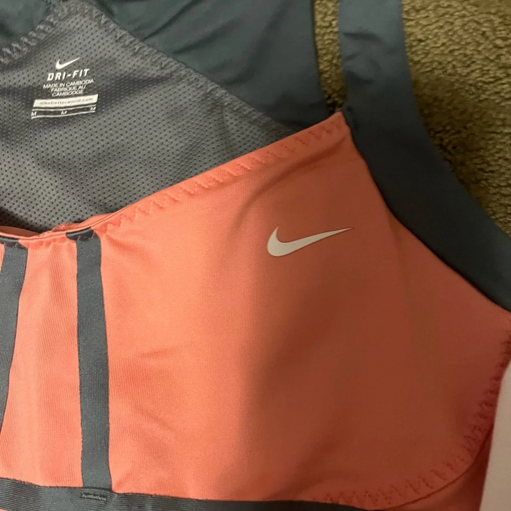 Nike Tops - Picture 8 of 8